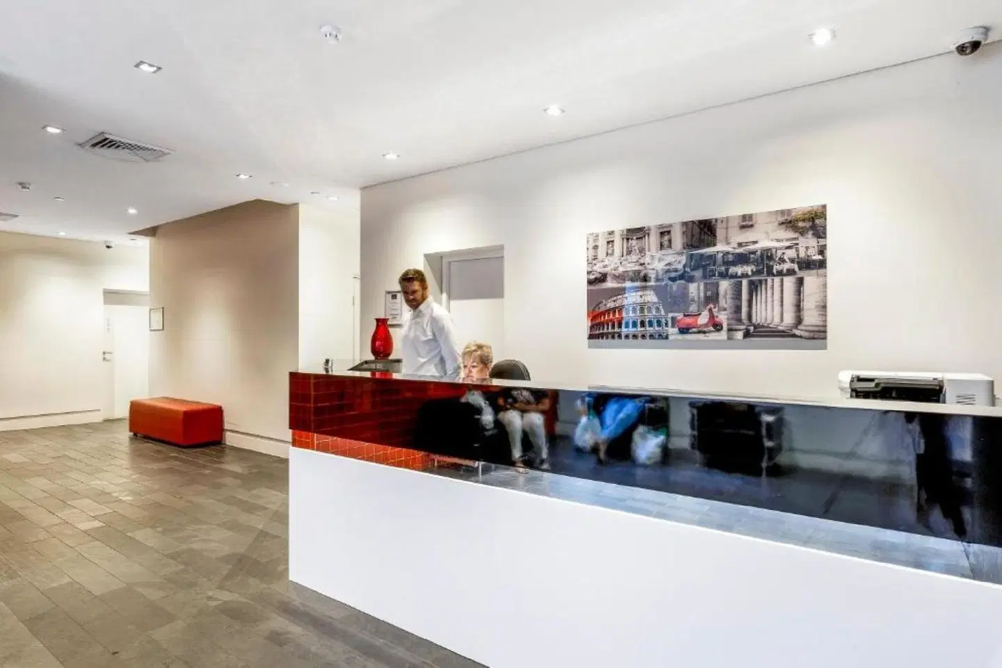 Quattro on Astor Apartments Bar