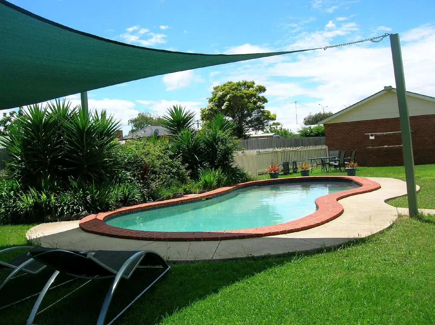 Rose Garden Motel OUTDOOR_POOL