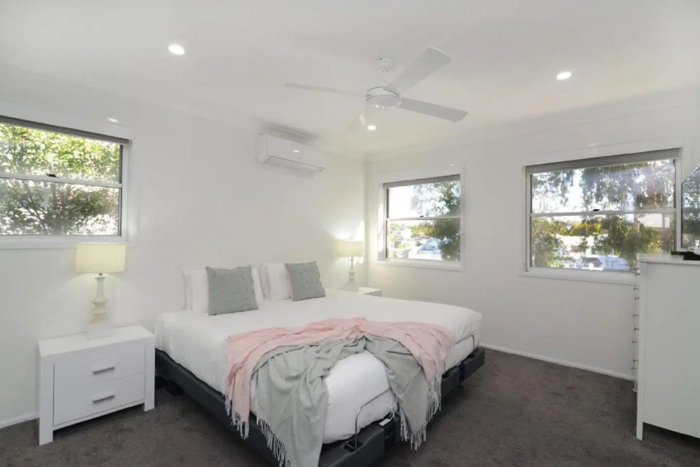 Noosa Entrance Waterfront Resort ROOM_EXAMPLE