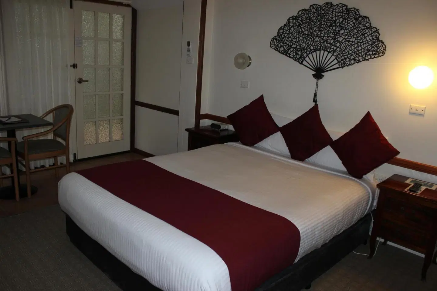 Three Explorers Motel ROOM_EXAMPLE