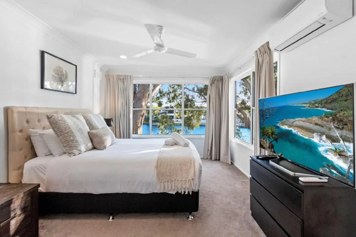 Noosa Entrance Waterfront Resort ROOM_EXAMPLE