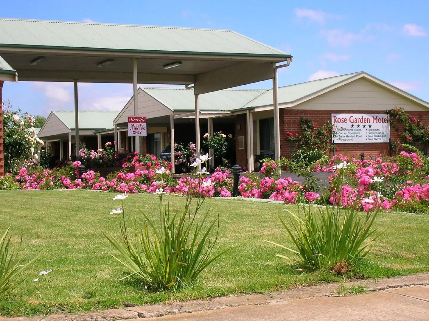 Rose Garden Motel Garten