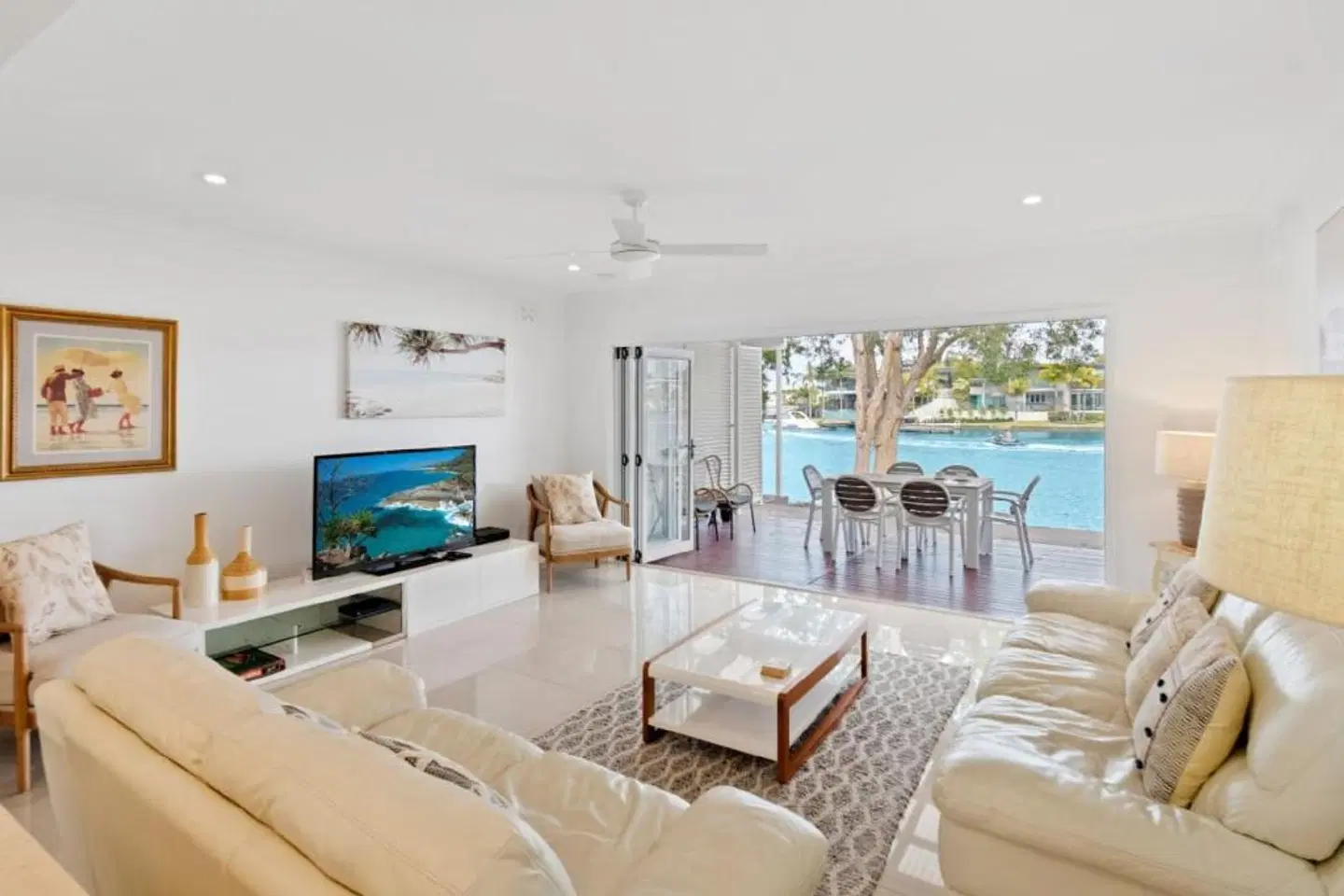 Noosa Entrance Waterfront Resort ROOM_EXAMPLE