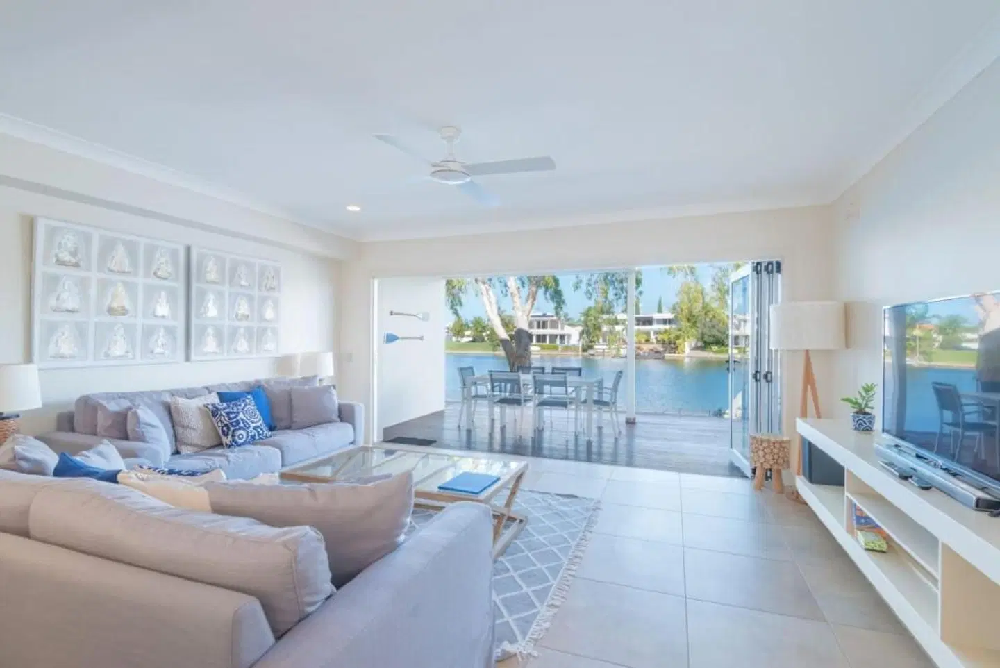 Noosa Entrance Waterfront Resort LOUNGE_LOBBY