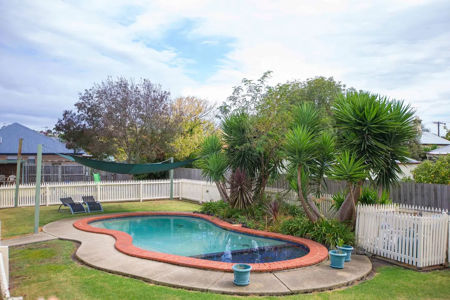 Rose Garden Motel OUTDOOR_POOL