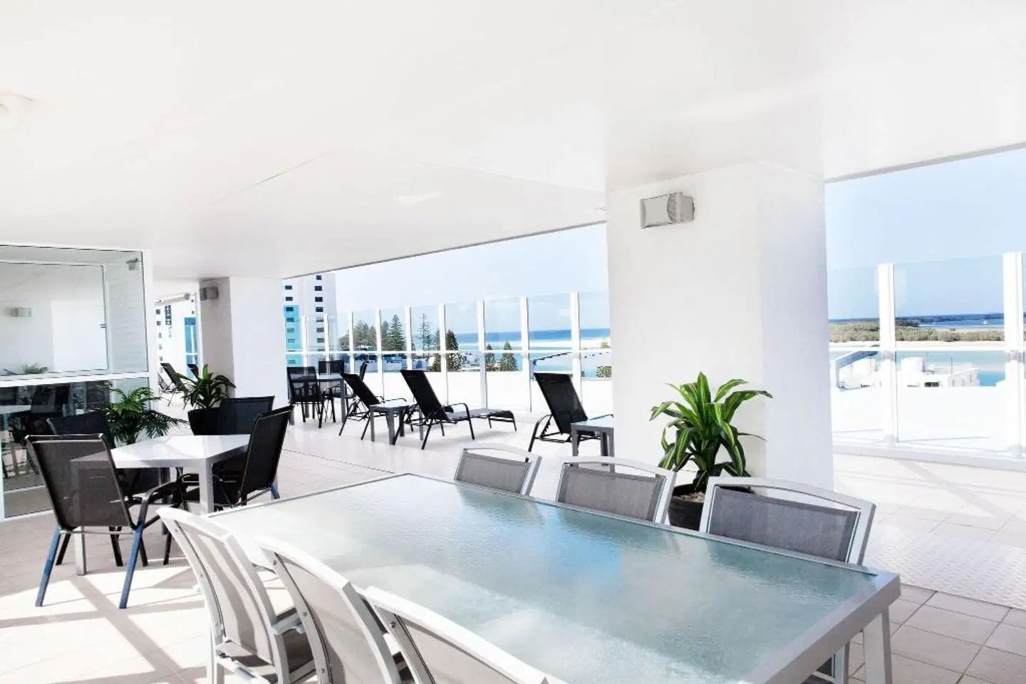 Ocean Views Resort LOUNGE_LOBBY