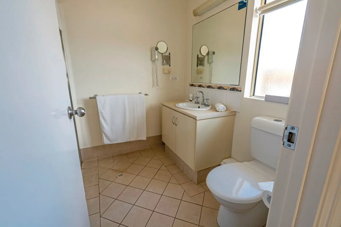 Kalbarri Edge Resort Badezimmer