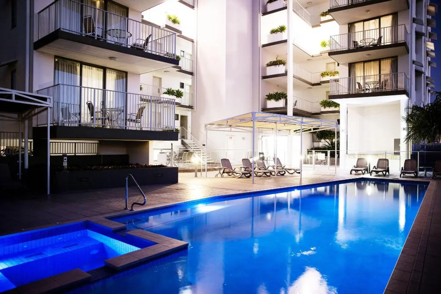 Ocean Views Resort OUTDOOR_POOL