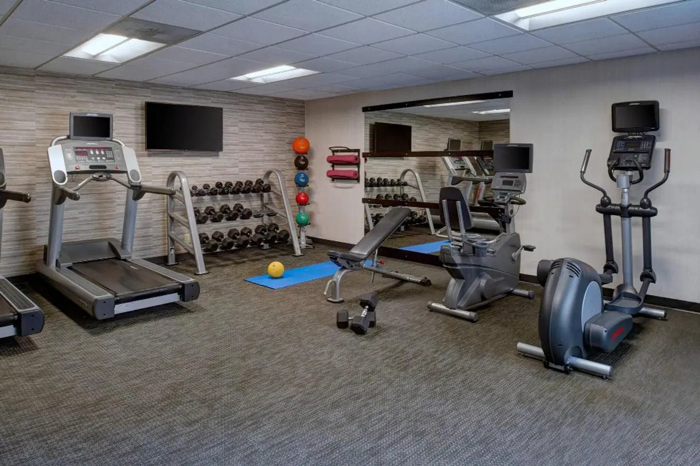 Courtyard by Marriott Detroit Dearborn SPORTS_AND_LEISURE