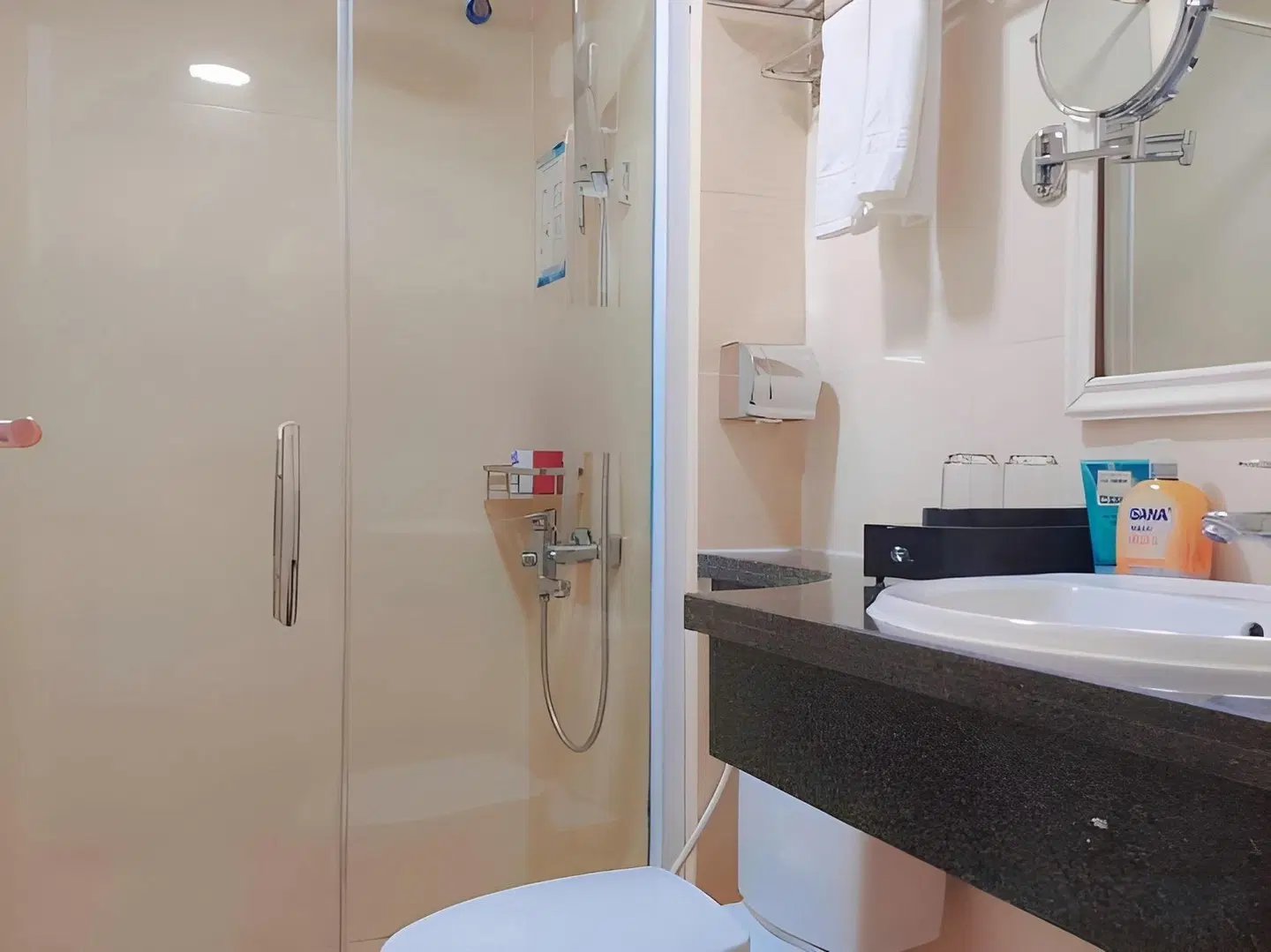A25 Hotel Dich Vong Hau Badezimmer