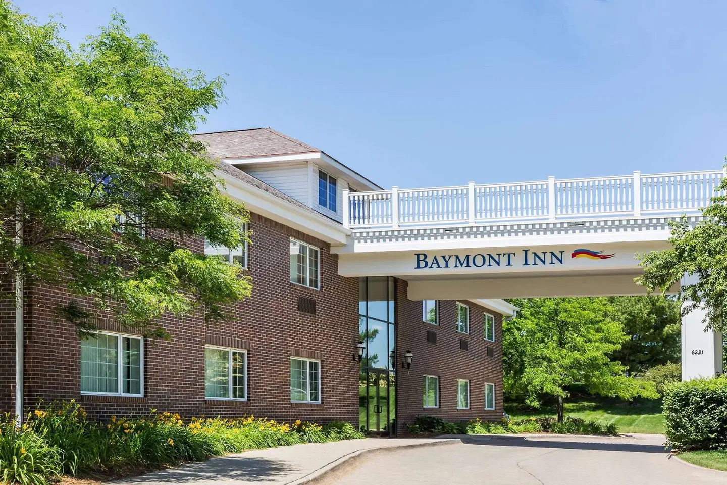 Baymont by Wyndham Des Moines Airport EXTERIOR