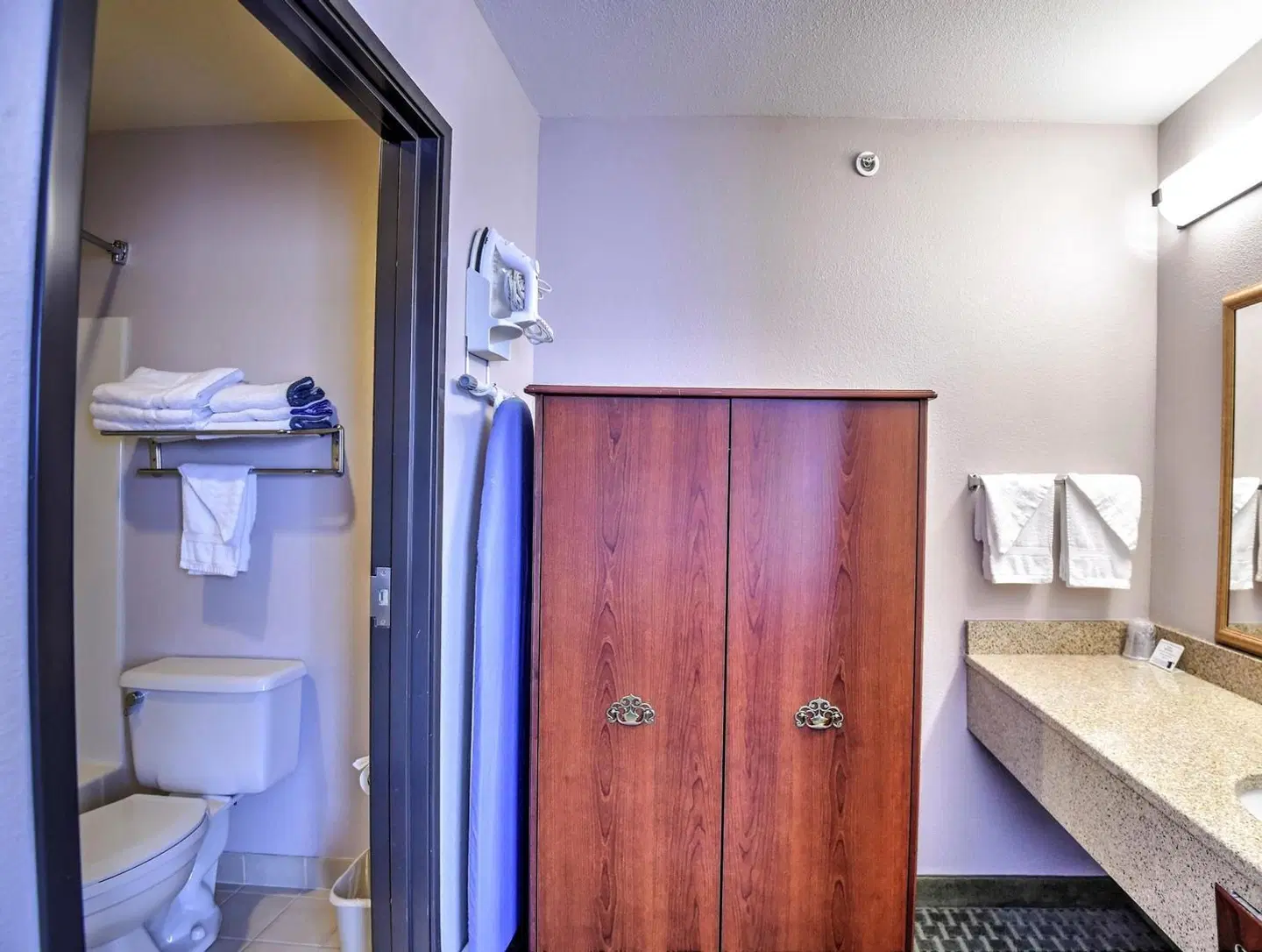 Best Western Ottawa Inn ROOM_EXAMPLE