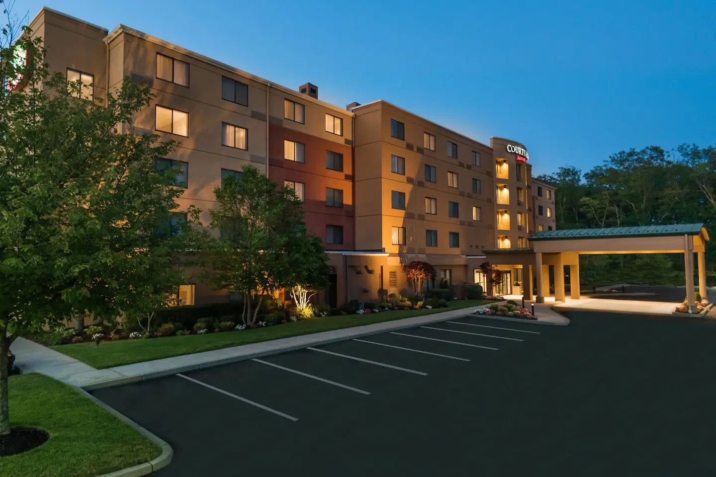 Courtyard by Marriott Providence Lincoln EXTERIOR