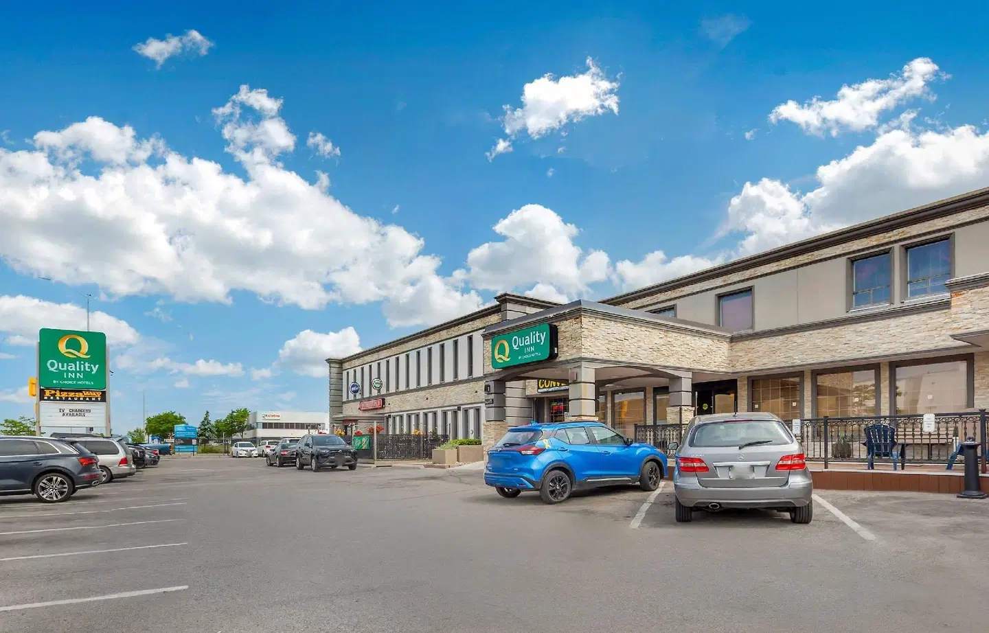 Quality Inn Toronto Airport EXTERIOR