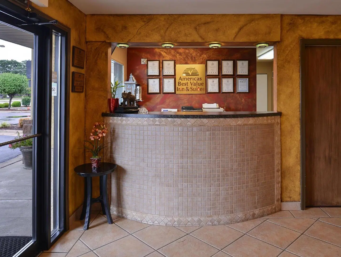 Americas Best Value Inn & Suites University Ave LOUNGE_LOBBY