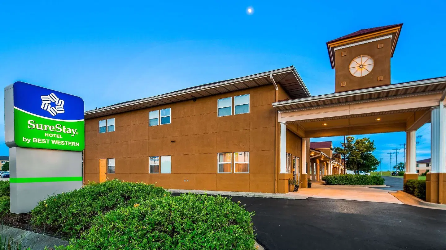 Best Western Ottawa Inn EXTERIOR