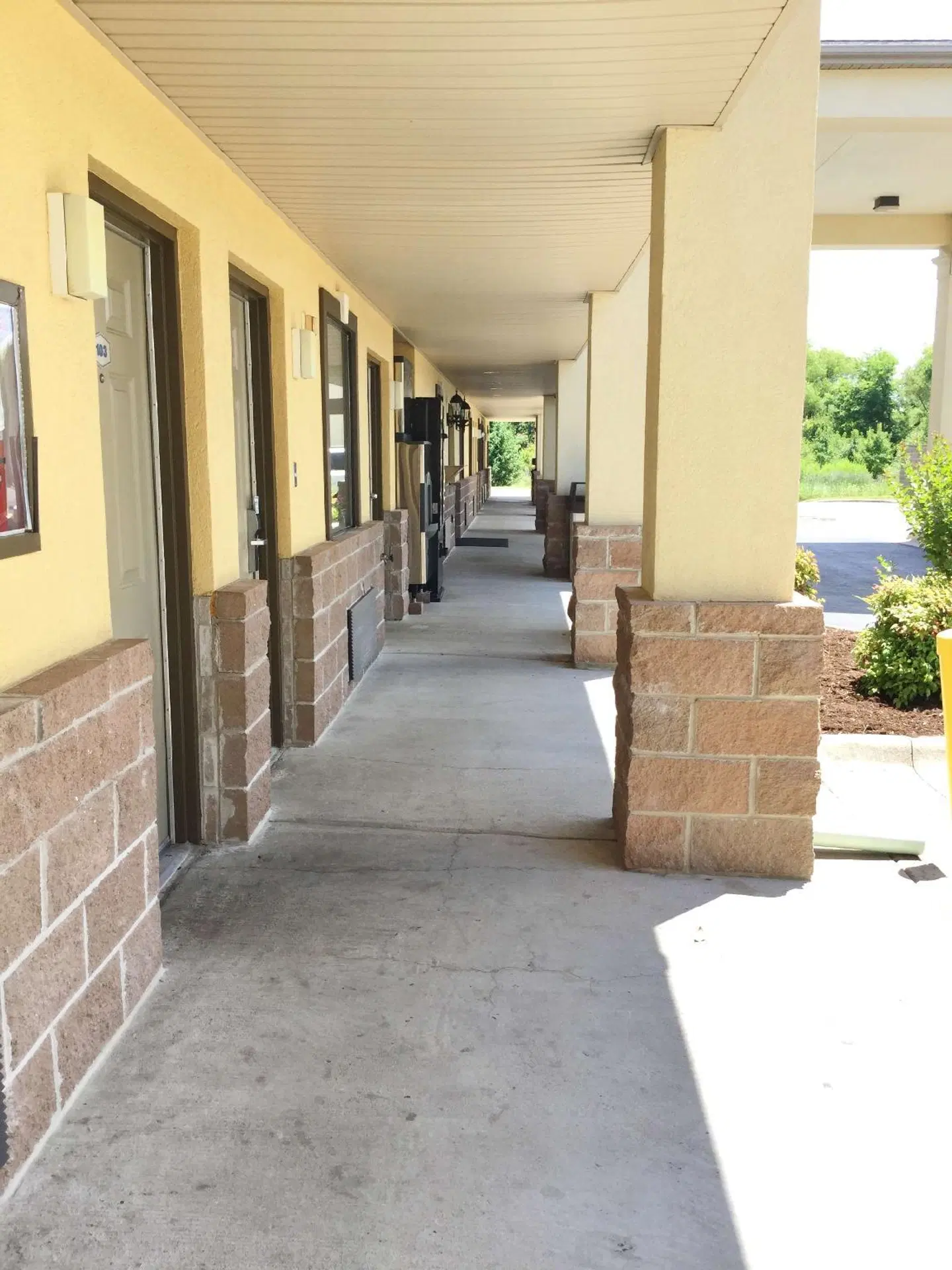 Americas Best Value Inn & Suites University Ave LOUNGE_LOBBY