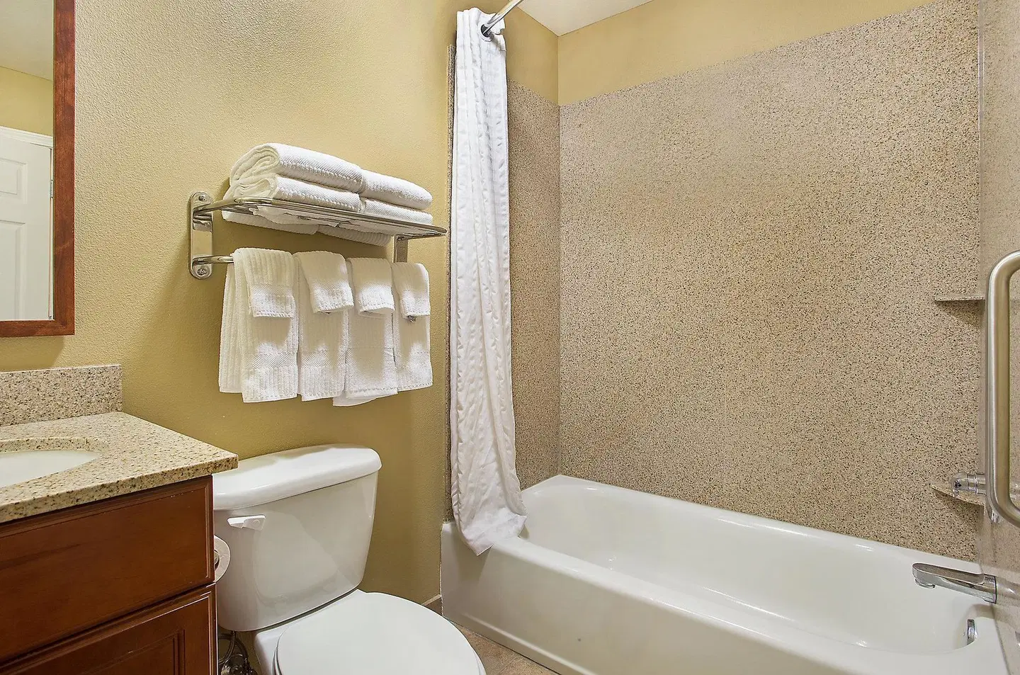 Candlewood Suites Tuscaloosa by IHG Badezimmer