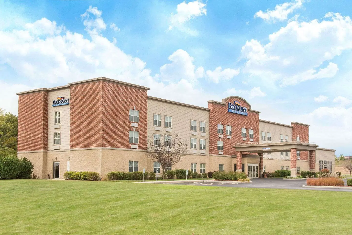 Baymont by Wyndham Plymouth EXTERIOR