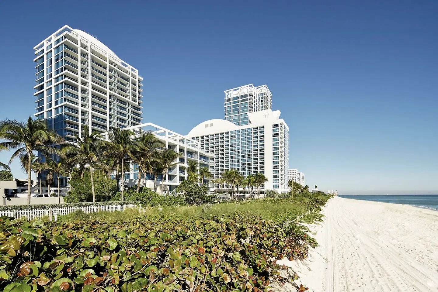 Carillon Miami Wellness Resort EXTERIOR