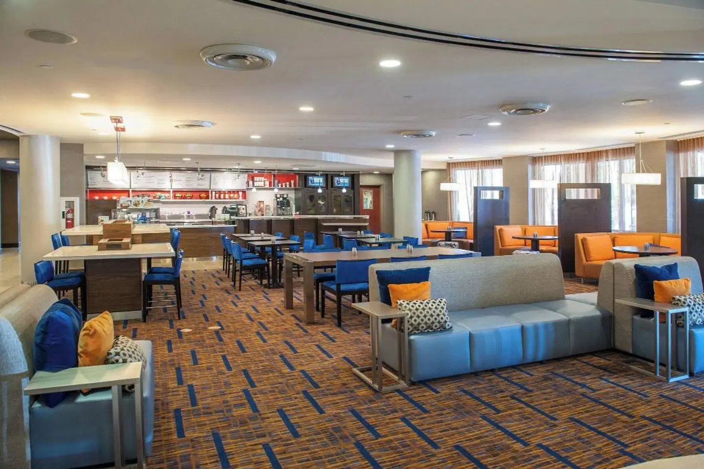 Courtyard by Marriott Pensacola Downtown Bar