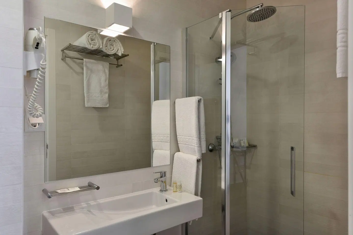 Quinta d'Anta Hotel & Surf Lodge Badezimmer