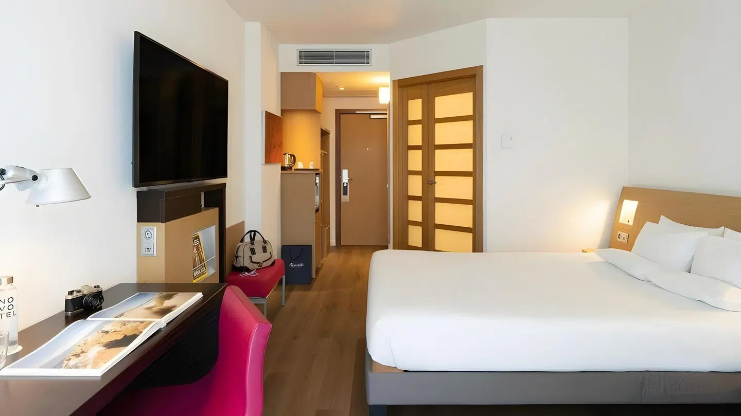 Jayleen Clarke Quay Hotel ROOM_EXAMPLE