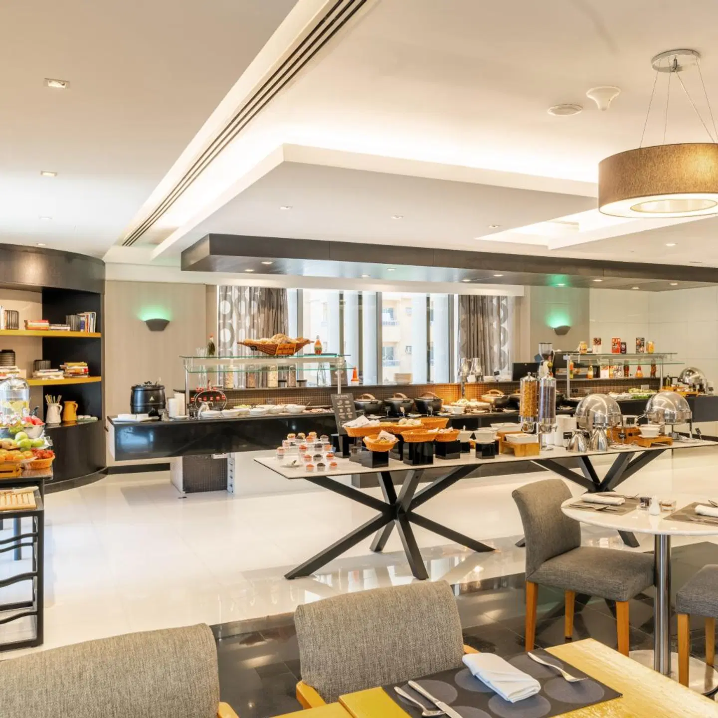 Hala Arjaan by Rotana Bar