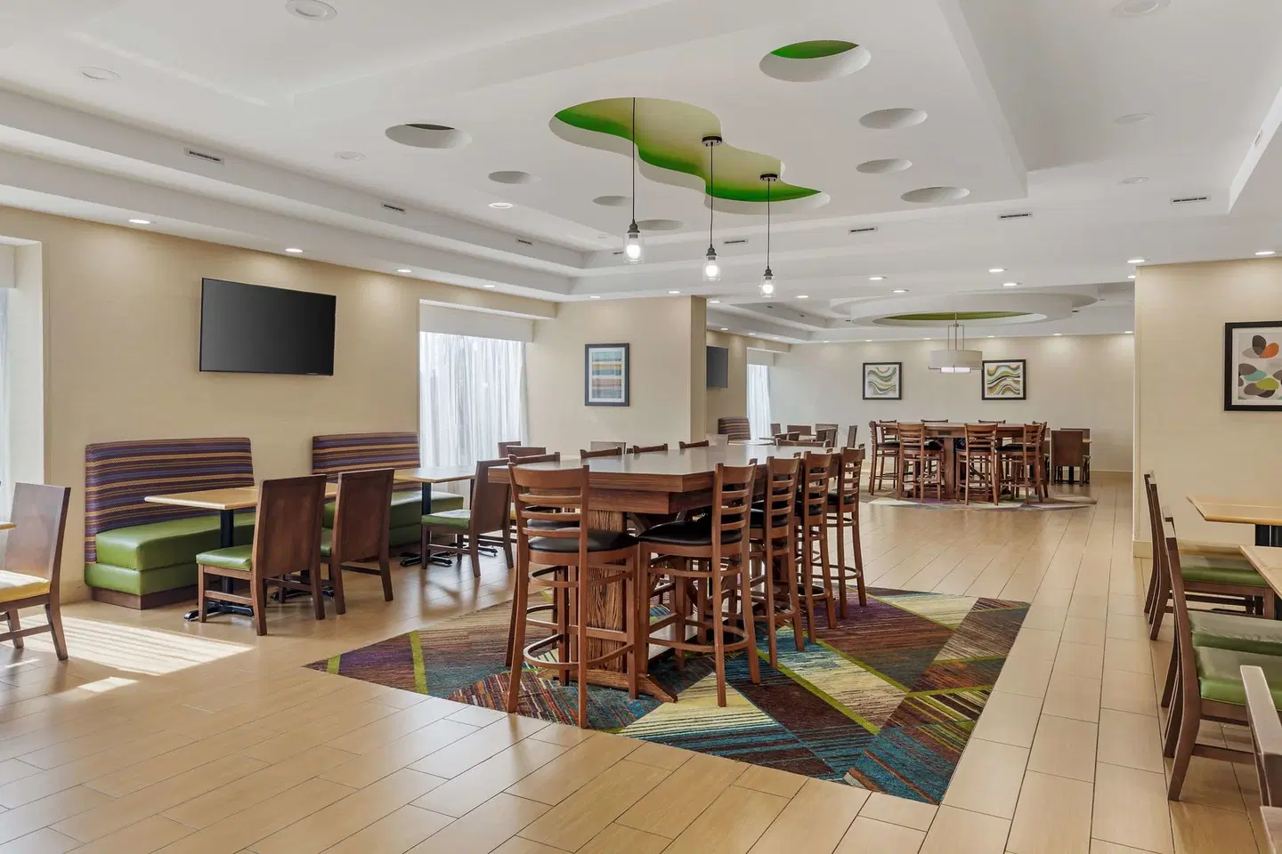 Best Western Plus North Shore Hotel Bar