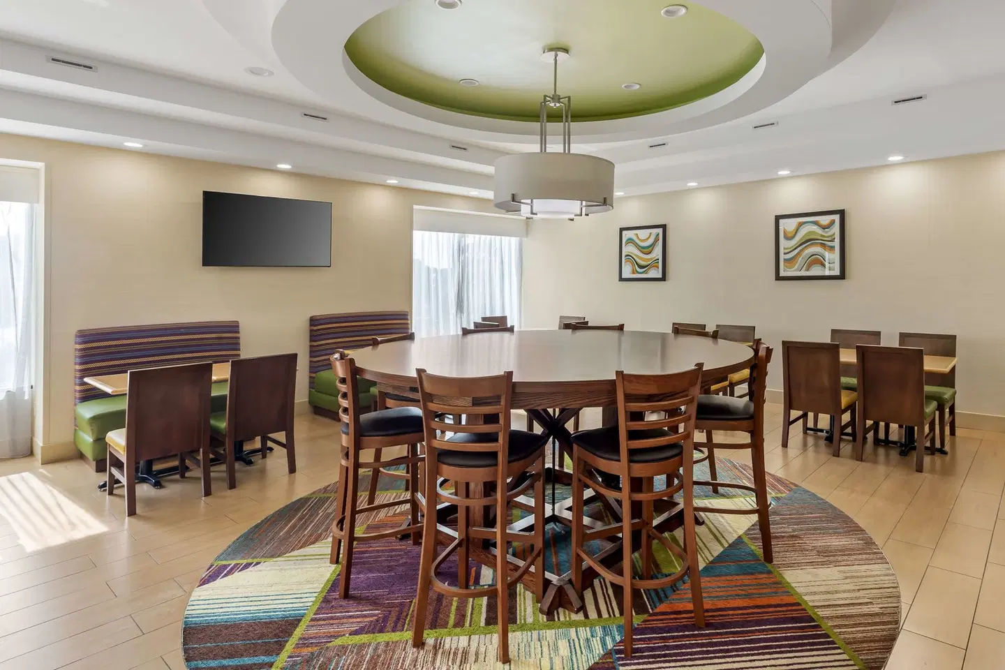 Best Western Plus North Shore Hotel Bar