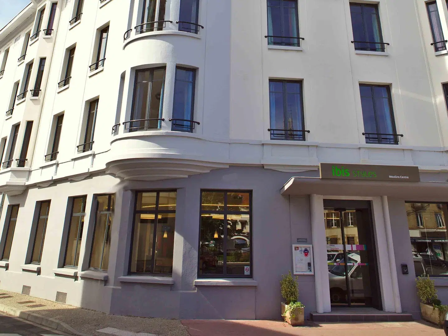 ibis Styles Moulins Centre EXTERIOR