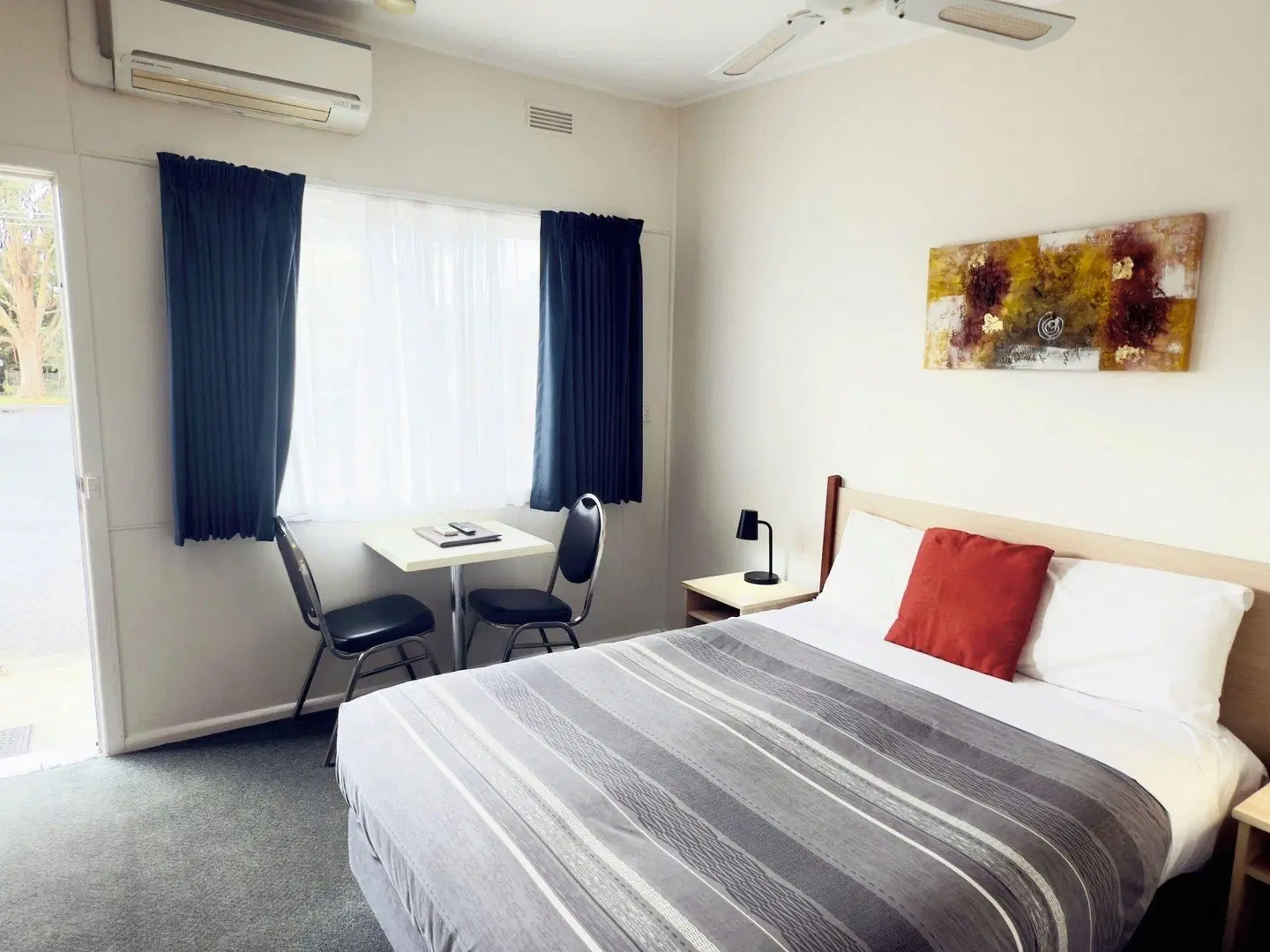 Beachcomber Motel & Apartments ROOM_EXAMPLE