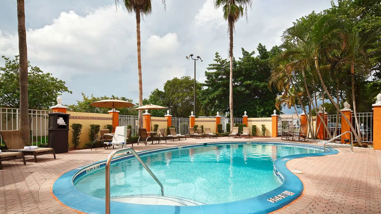 Best Western Plus Fort Myers Inn and Suites OUTDOOR_POOL