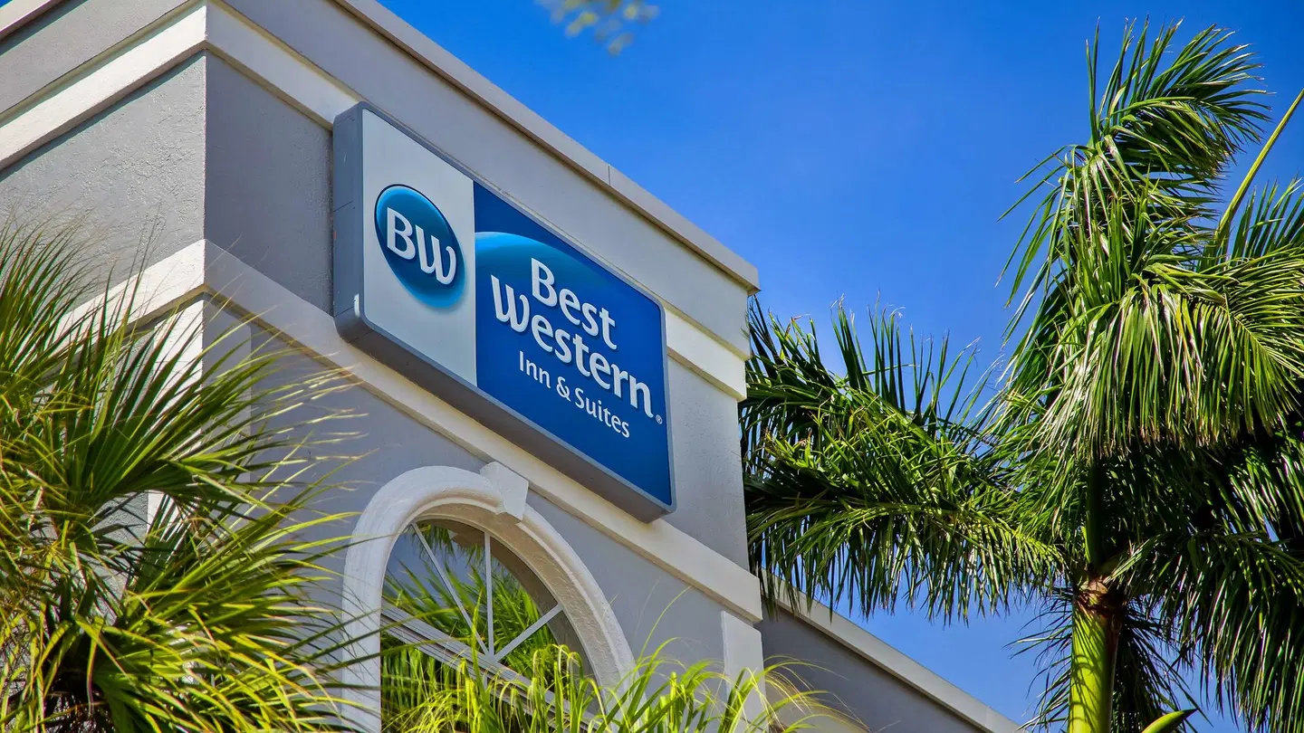Best Western Plus Fort Myers Inn and Suites EXTERIOR