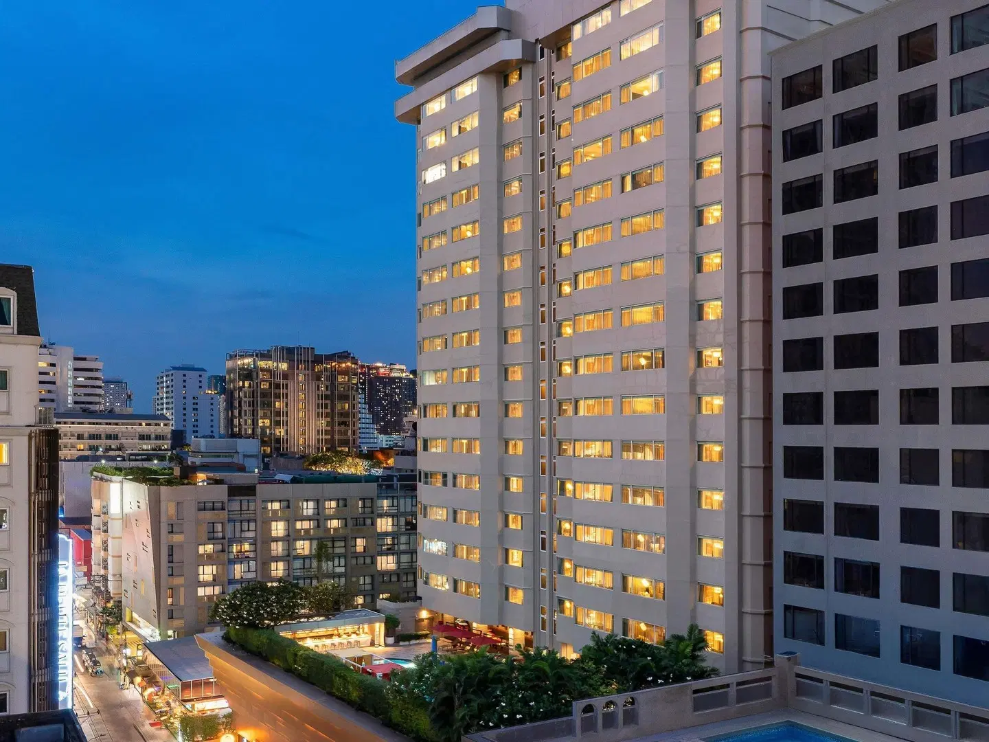 Mercure Bangkok Sukhumvit 11 EXTERIOR