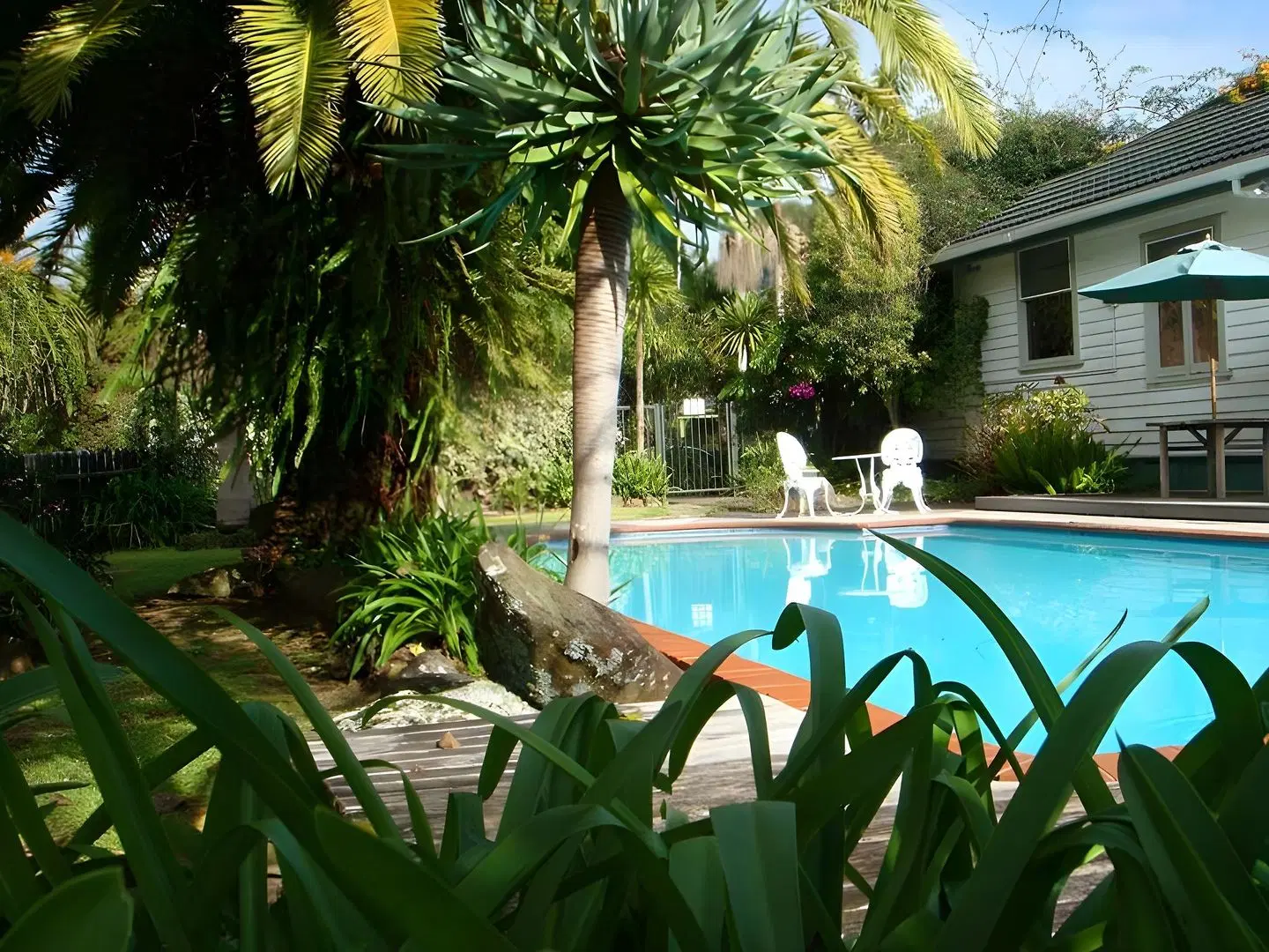 Colonial House Motel OUTDOOR_POOL