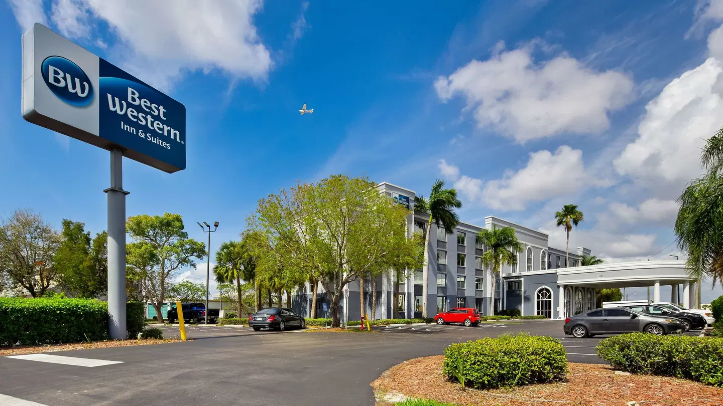 Best Western Plus Fort Myers Inn and Suites EXTERIOR