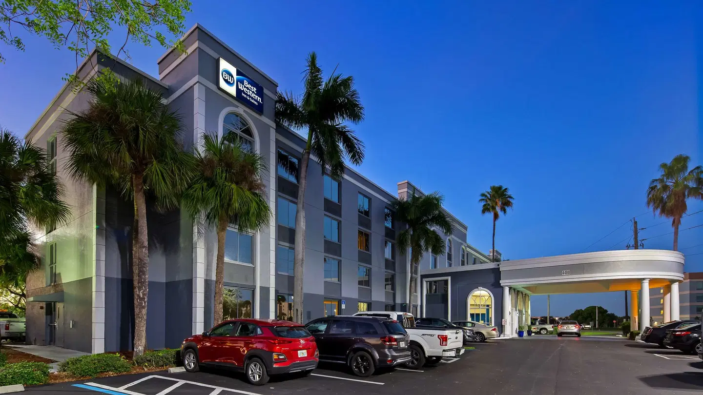 Best Western Plus Fort Myers Inn and Suites EXTERIOR