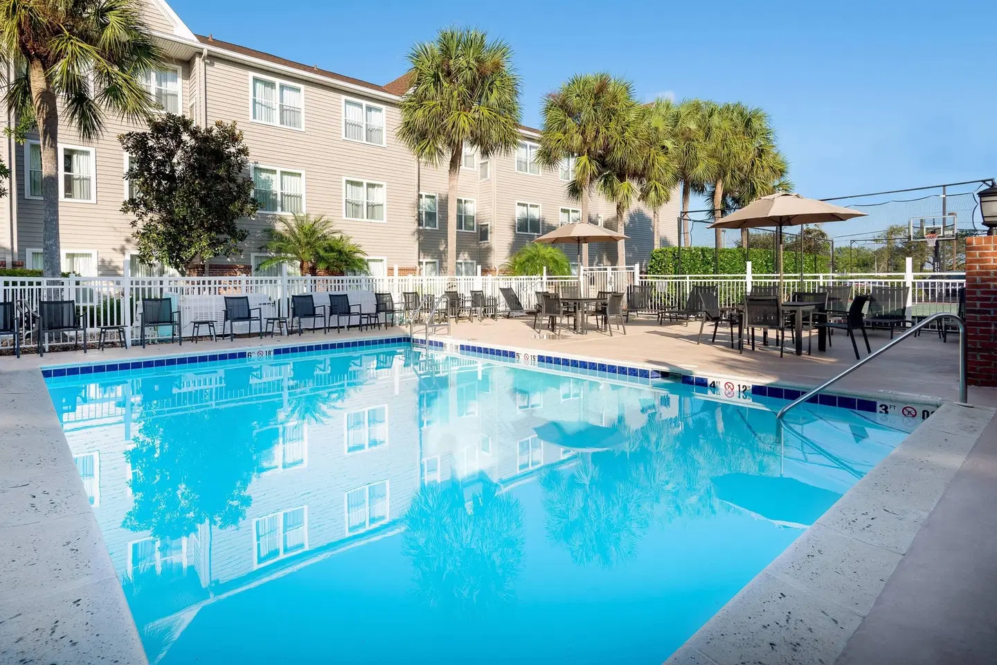 Residence Inn by Marriott Fort Myers OUTDOOR_POOL