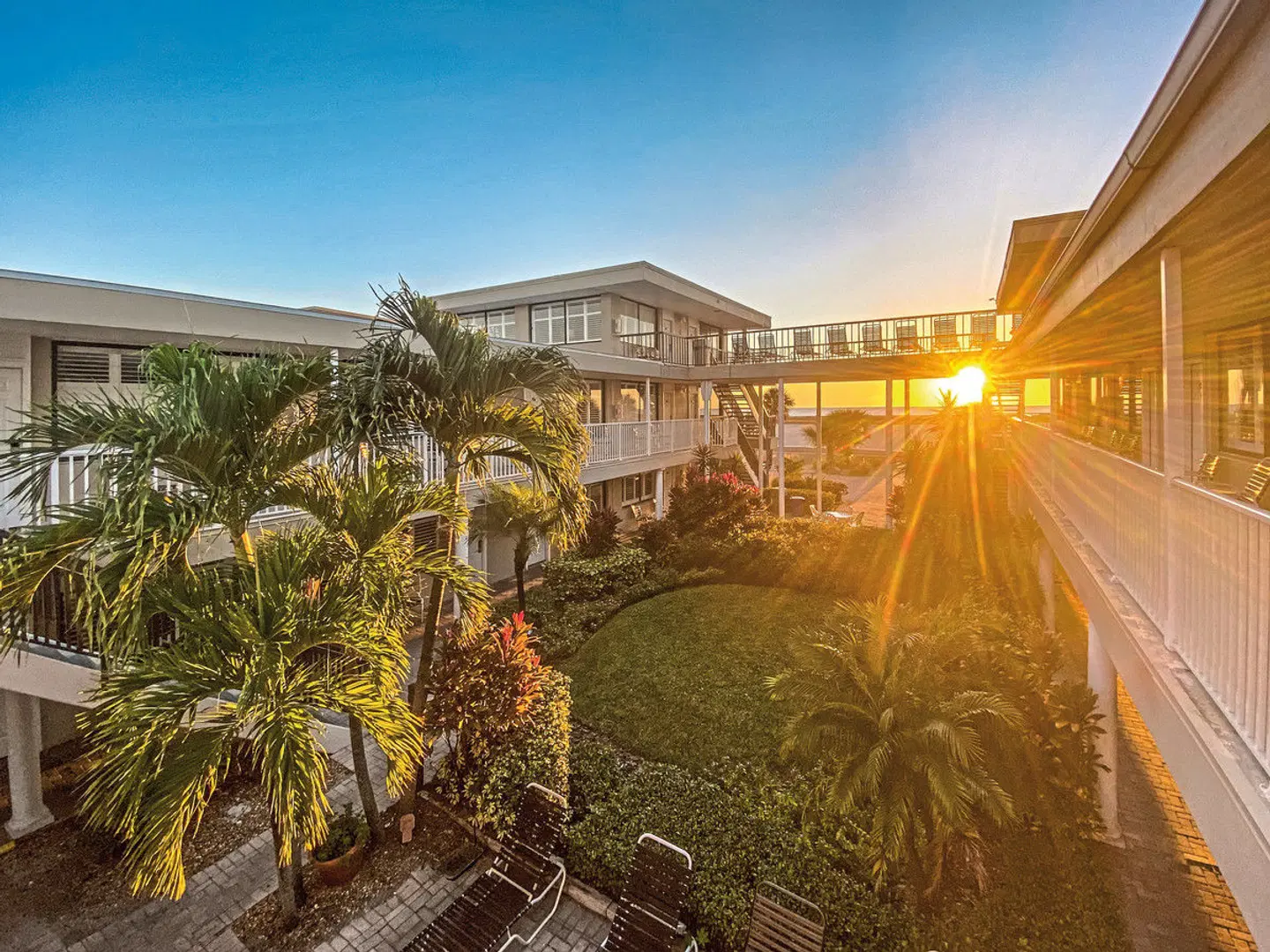 Thunderbird Beach Resort EXTERIOR