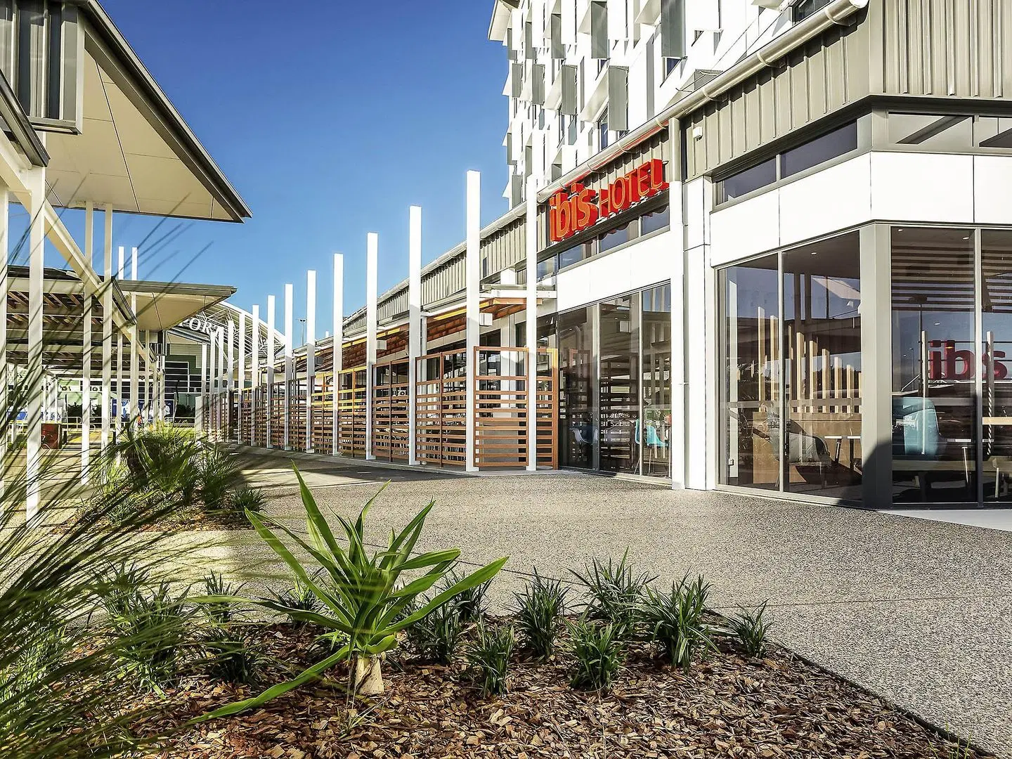 ibis Mackay EXTERIOR