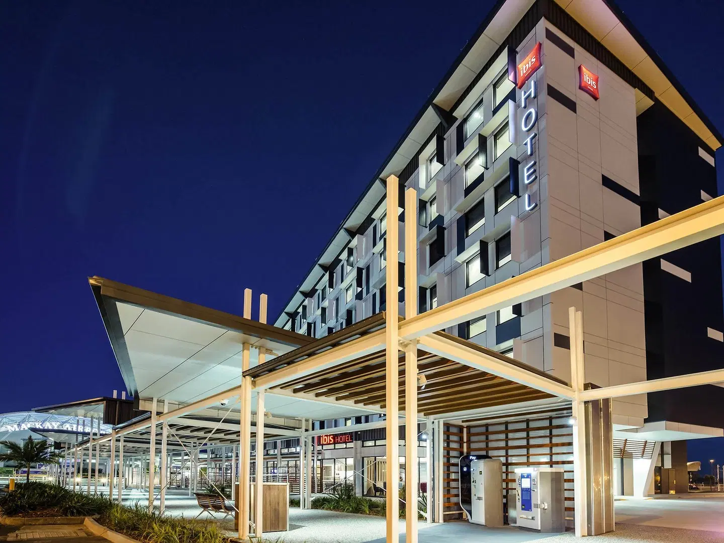 ibis Mackay EXTERIOR