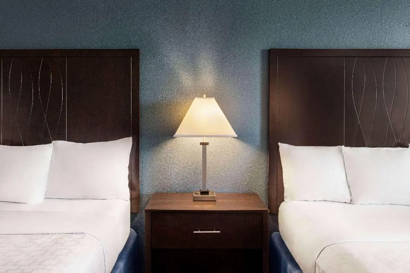 AmericInn by Wyndham La Crosse Riverfront Conference Center ROOM_EXAMPLE