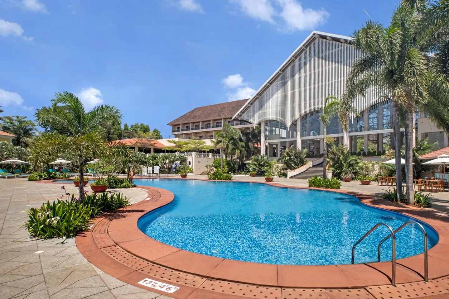 Radisson Blu Resort Goa Cavelossim Beach OUTDOOR_POOL