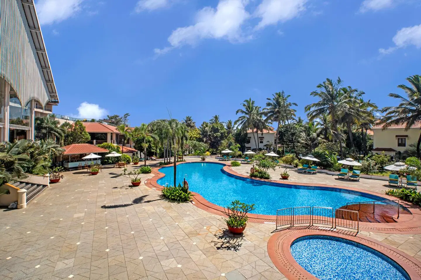 Radisson Blu Resort Goa Cavelossim Beach OUTDOOR_POOL