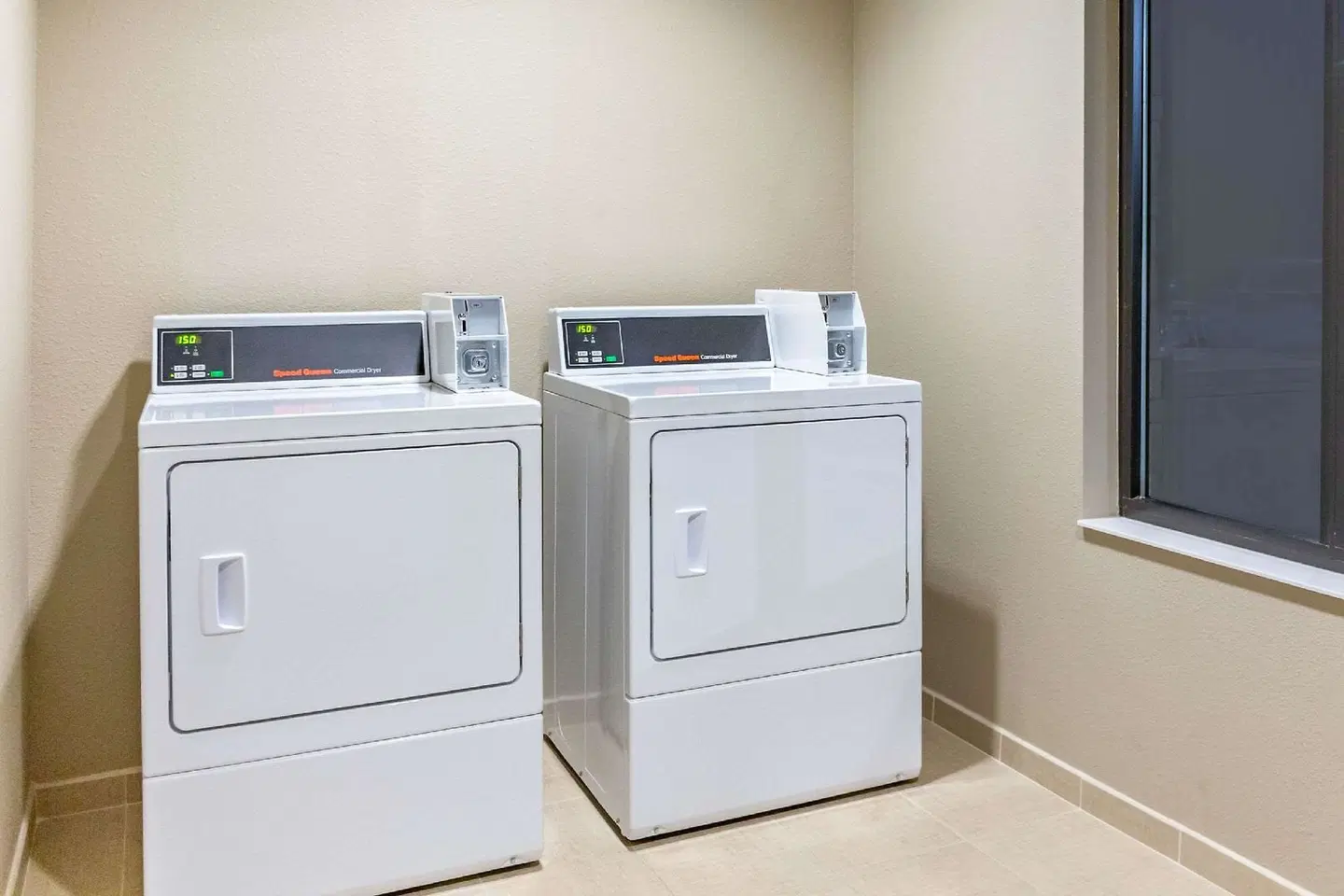 Comfort Inn & Suites ROOM_EXAMPLE