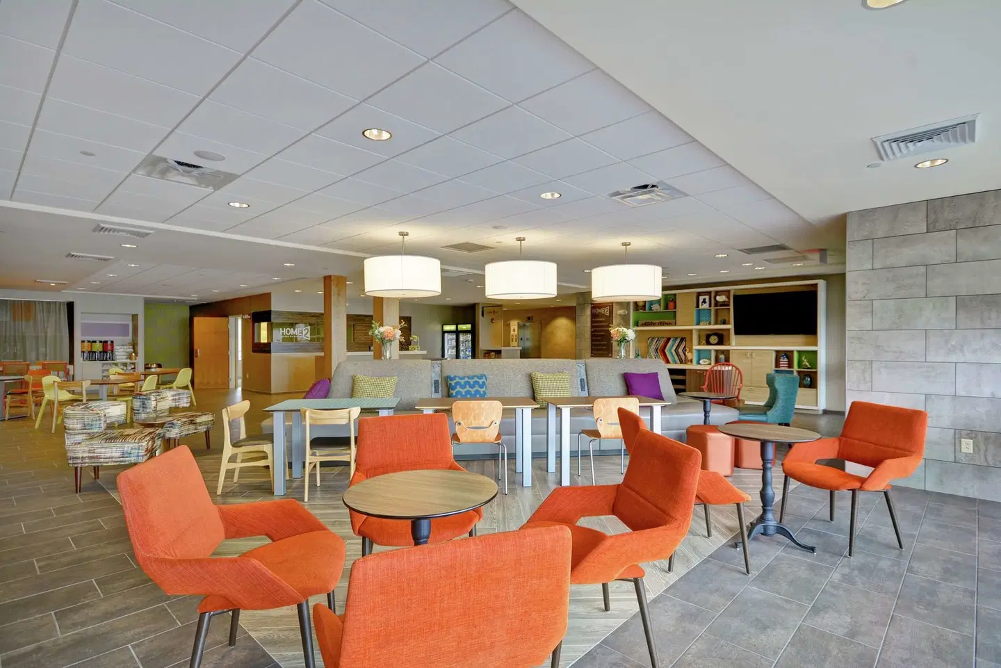 Home2 Suites by Hilton Portland Airport ME Bar