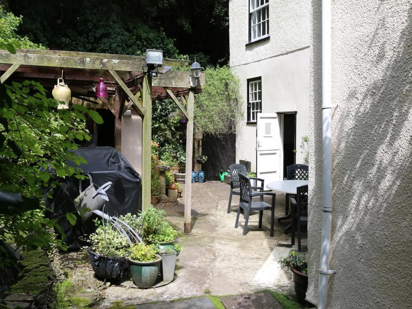 Lammas Park House EXTERIOR
