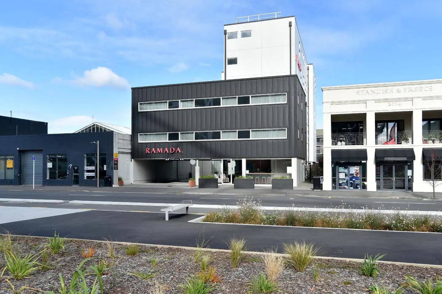Ramada Suites by Wyndham Christchurch City EXTERIOR