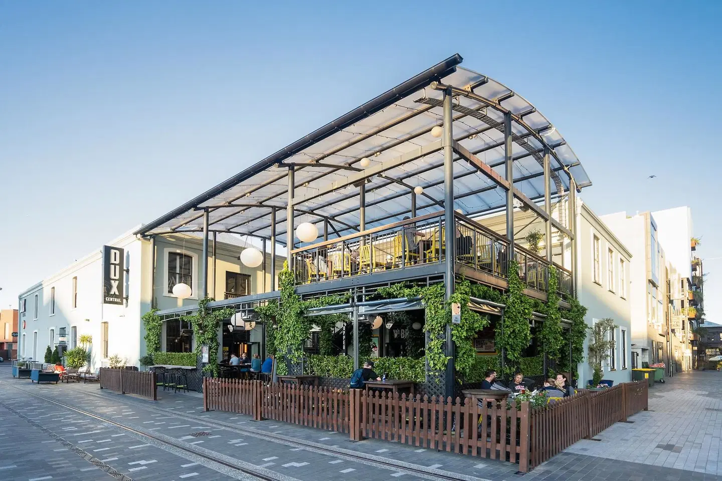 Ramada Suites by Wyndham Christchurch City EXTERIOR